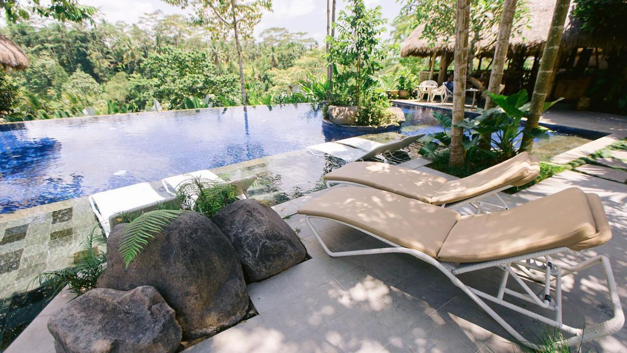 Tejaprana Resort & Spa Ubud Exteriér fotografie The pool at the resort